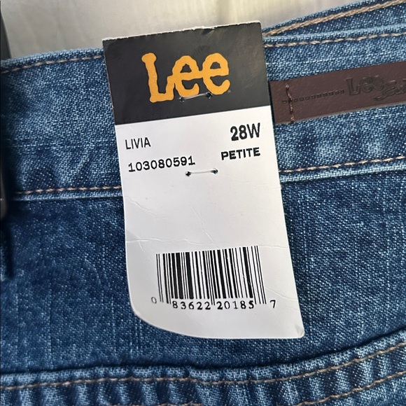 NWT Lee relaxed fit straight leg jean size 28W petite - Picture 3 of 5